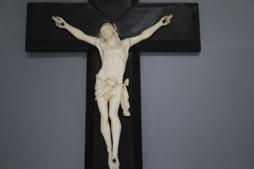 A Dieppe carved ivory crucifix, length 27.5cm